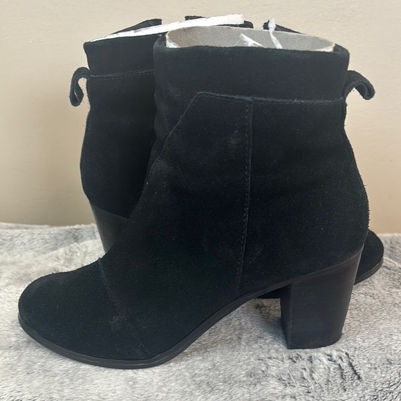 TOMS WOMEN LUNATA SIDE ZIPPER ANKLE BOOTIES- Black Suede - Picture 6 of 8